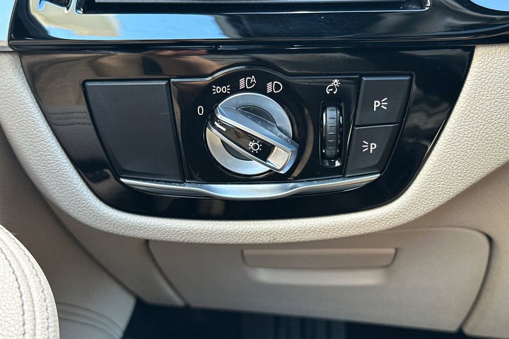 Used 2021 BMW 530i w/ Premium Package image 31