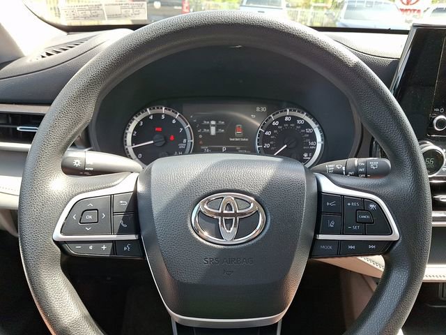 Used 2023 Toyota Highlander L FWD image 19