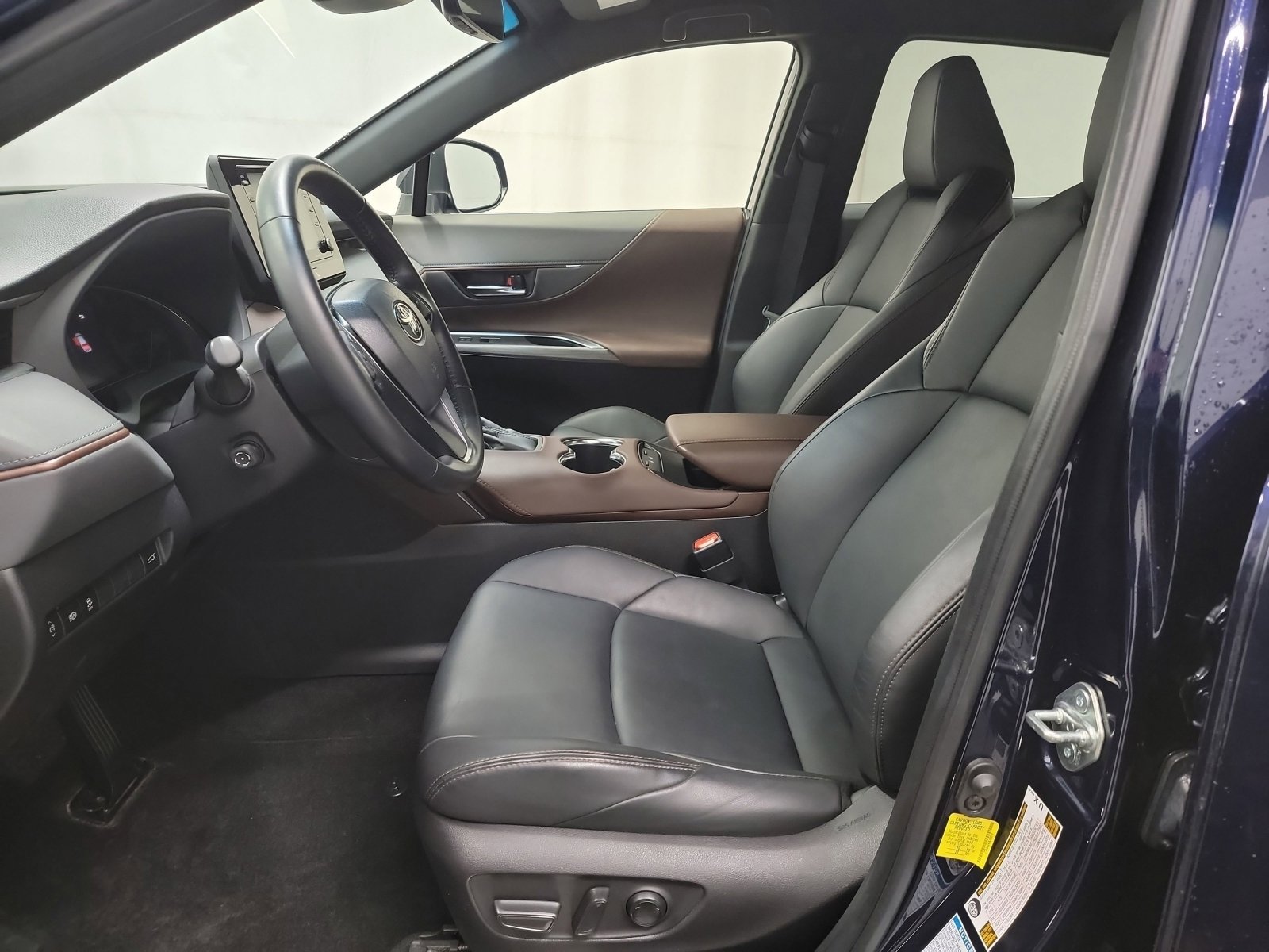 Used 2022 Toyota Venza XLE image 12