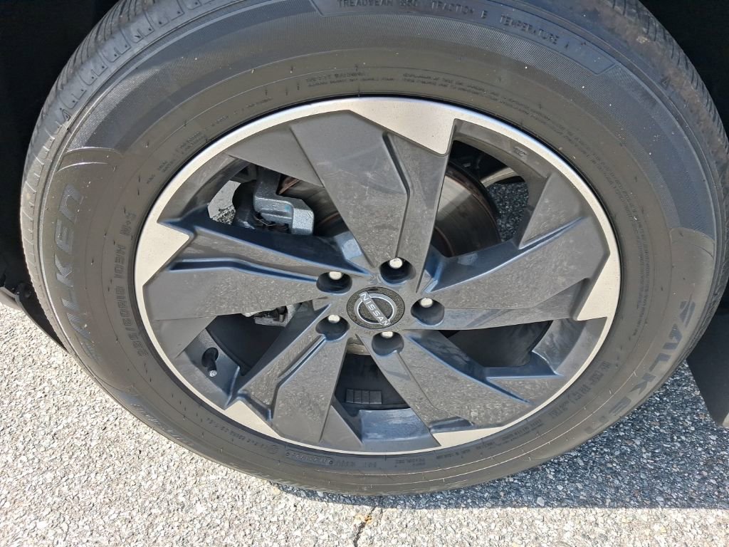 Used 2026 Nissan Rogue SV image 14