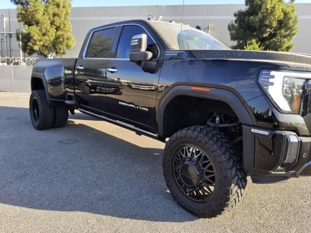 Used 2024 GMC Sierra 3500 Denali Ultimate AWD/4WD image 8