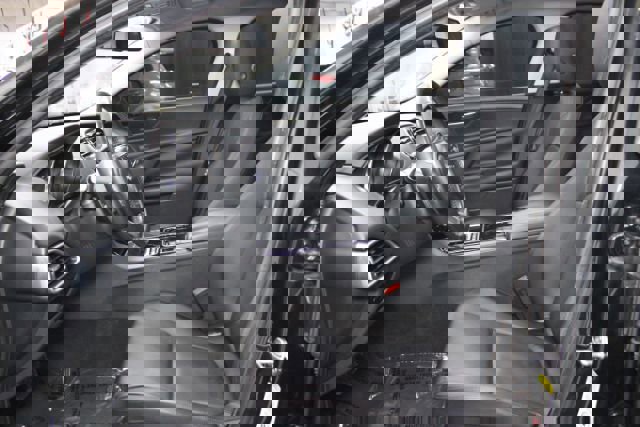 Used 2017 Jaguar XE Premium image 10