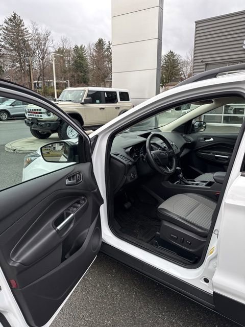 Used 2017 Ford Escape SE w/ SE Sport Appearance Package image 14