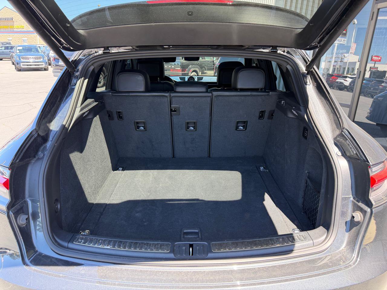 Used 2022 Porsche Macan S w/ Premium Package Plus AWD/4WD image 21