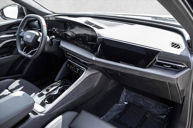 Certified 2025 Audi SQ5 Premium Plus w/ Premium Plus Package AWD/4WD image 25