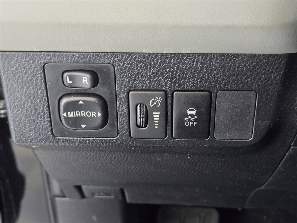 Used 2013 Toyota RAV4 LE image 25