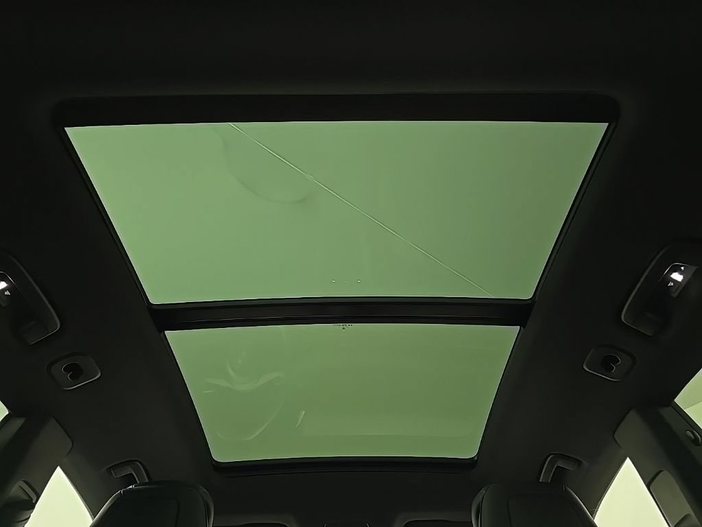 Certified 2025 Porsche Macan Electric RWD image 15