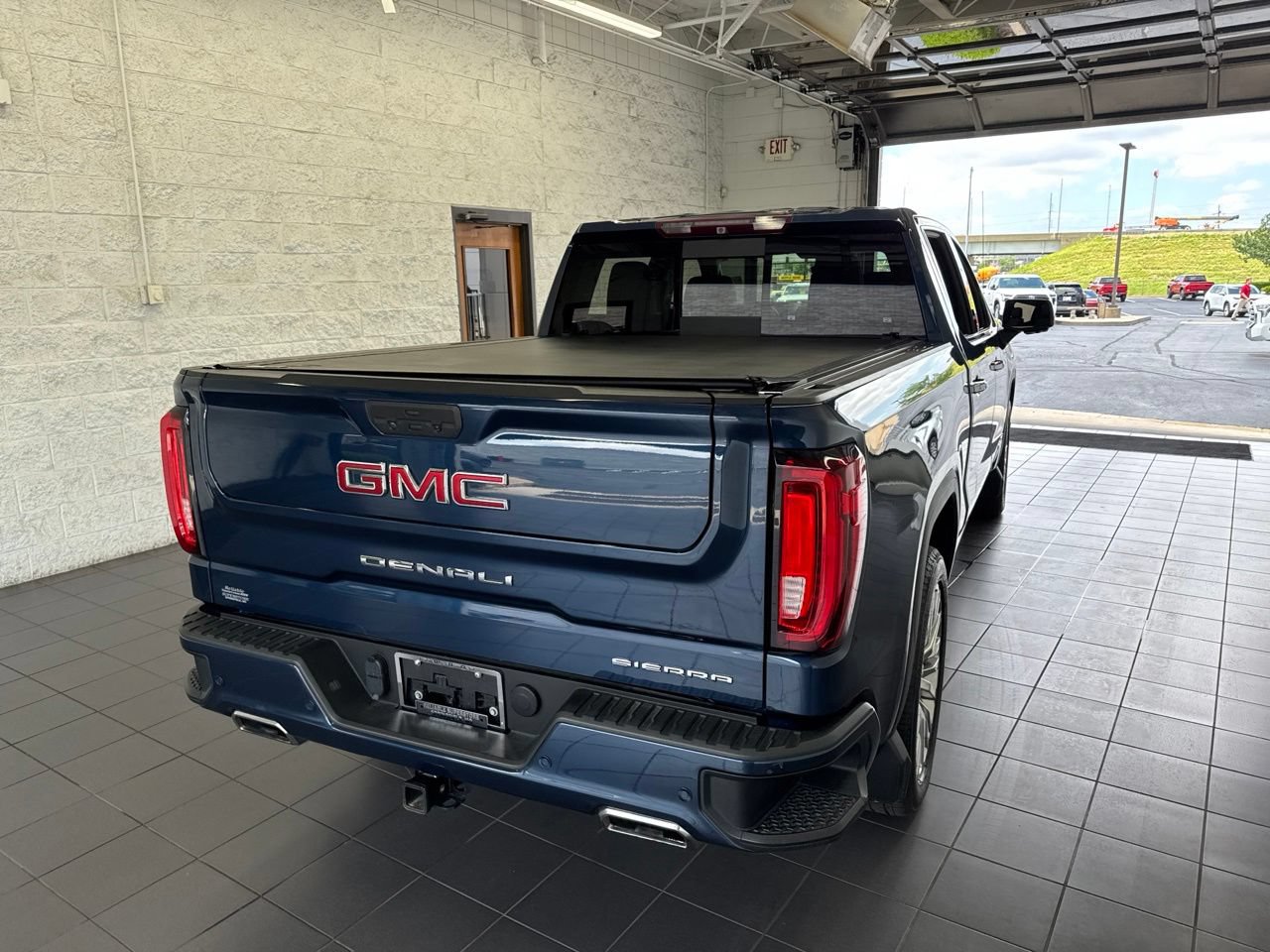 Used 2019 GMC Sierra 1500 Denali w/ Denali Ultimate Package AWD/4WD image 7