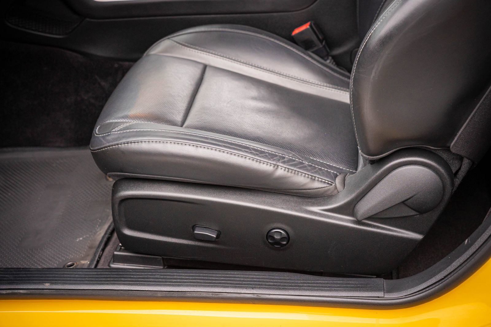 Used 2017 Dodge Challenger GT w/ Driver Convenience Group image 12