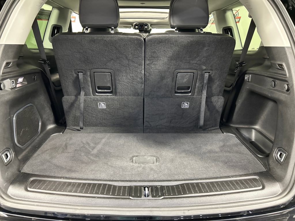 Used 2022 Jeep Grand Cherokee L Limited w/ Black Appearance Package image 22