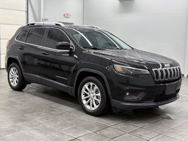 Used 2019 Jeep Cherokee Latitude w/ Cold Weather Group FWD image 1
