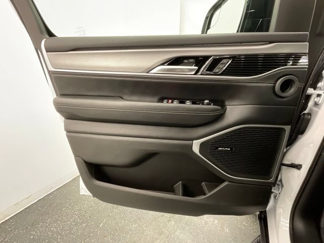 New 2026 Jeep Grand Wagoneer L Limited AWD/4WD image 9
