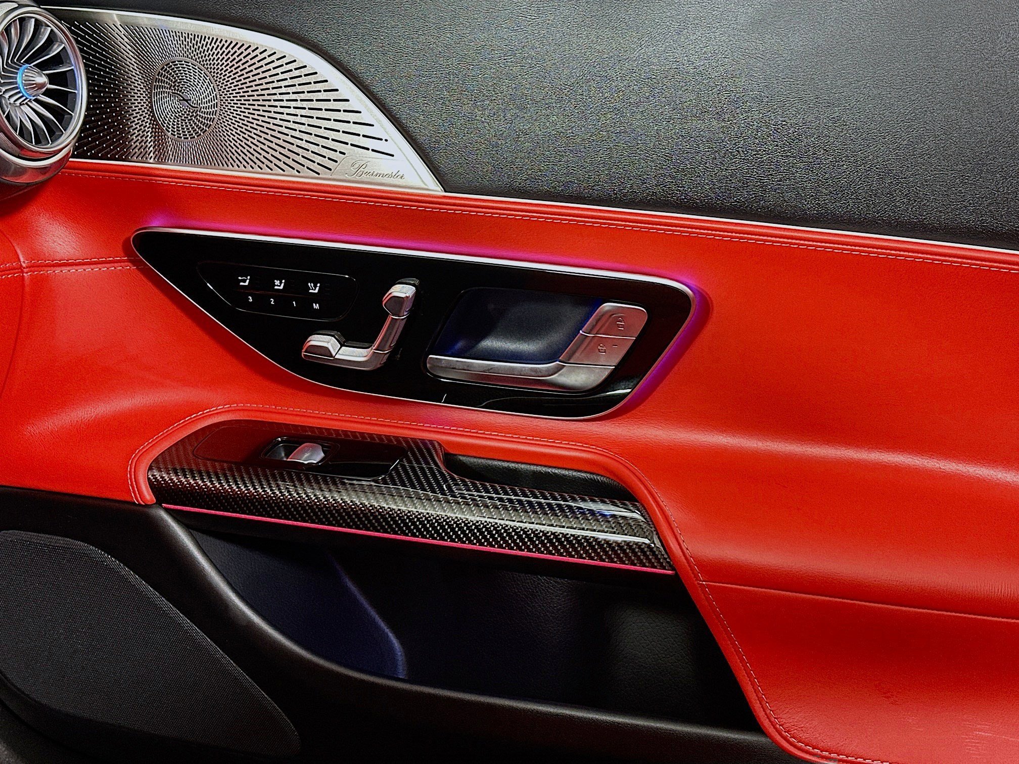 Used 2022 Mercedes-Benz SL 55 AMG 4MATIC w/ Driver Assistance Package image 15