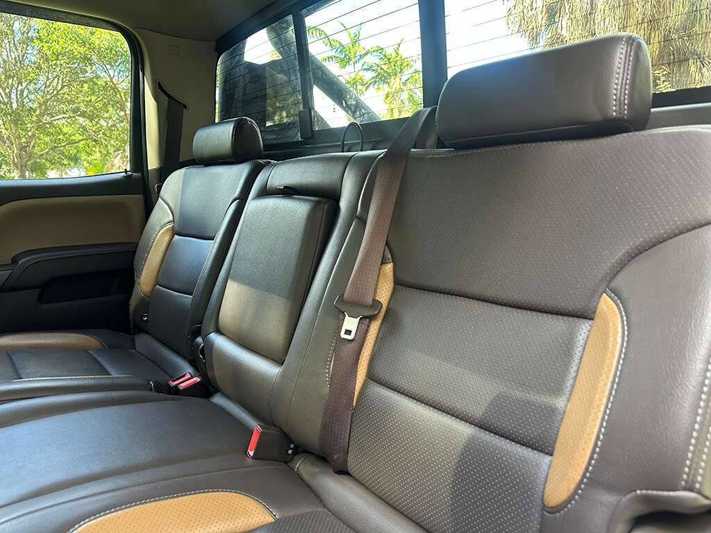 Used 2017 GMC Sierra 2500 Denali w/ Duramax Plus Package AWD/4WD image 17