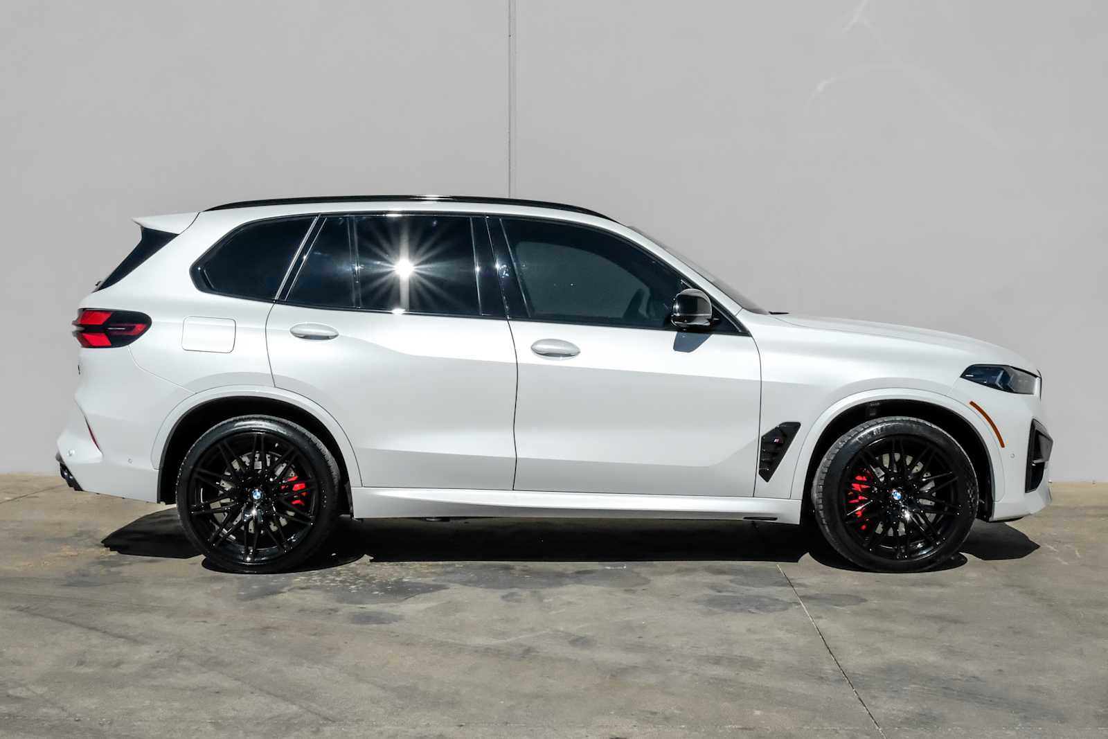 Used 2025 BMW X5 M Competition w/ Executive Package image 8