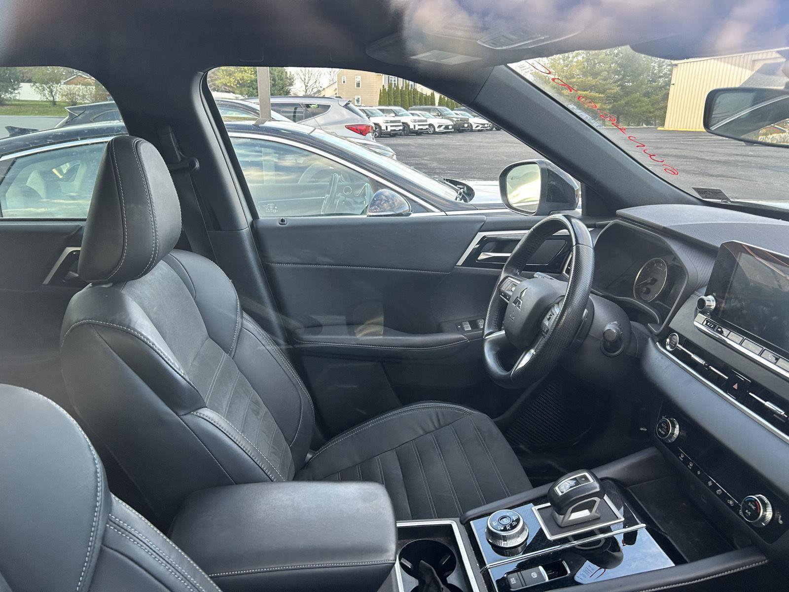 Used 2022 Mitsubishi Outlander SEL Black Edition image 6