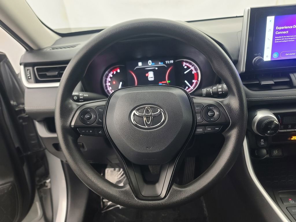 Used 2025 Toyota RAV4 XLE AWD/4WD image 31