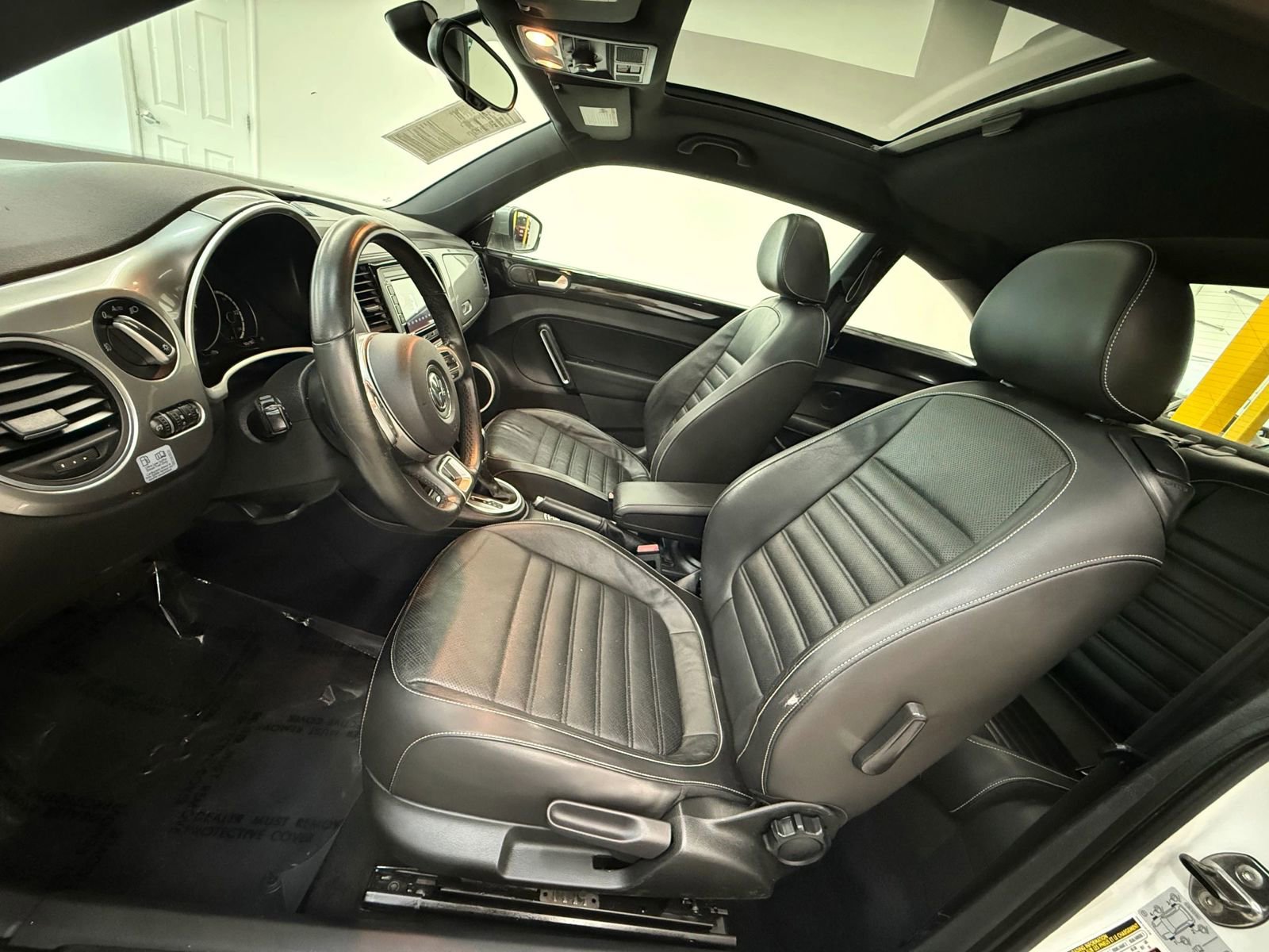 Used 2014 Volkswagen Beetle TDI FWD image 16