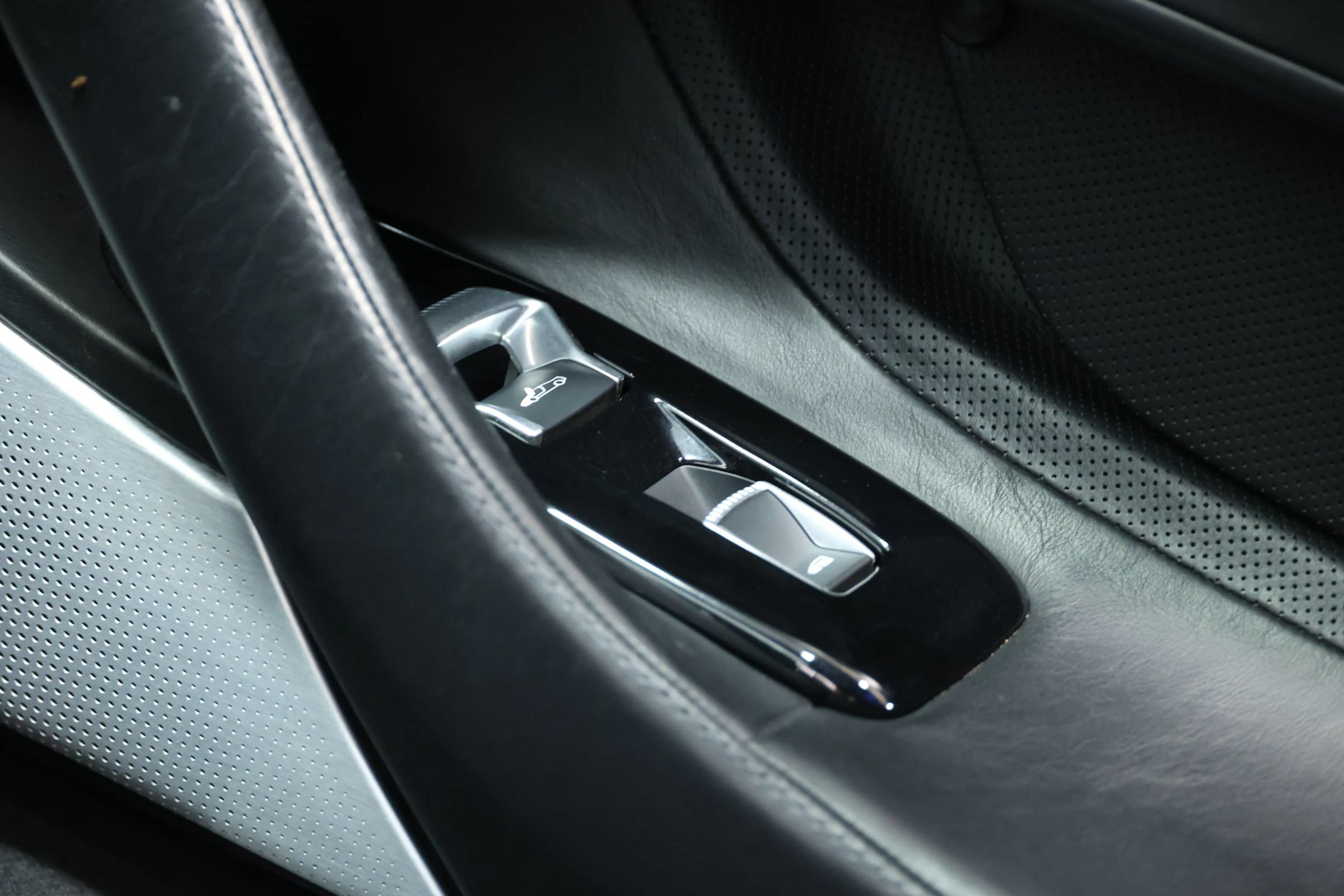 Used 2021 McLaren GT RWD image 19