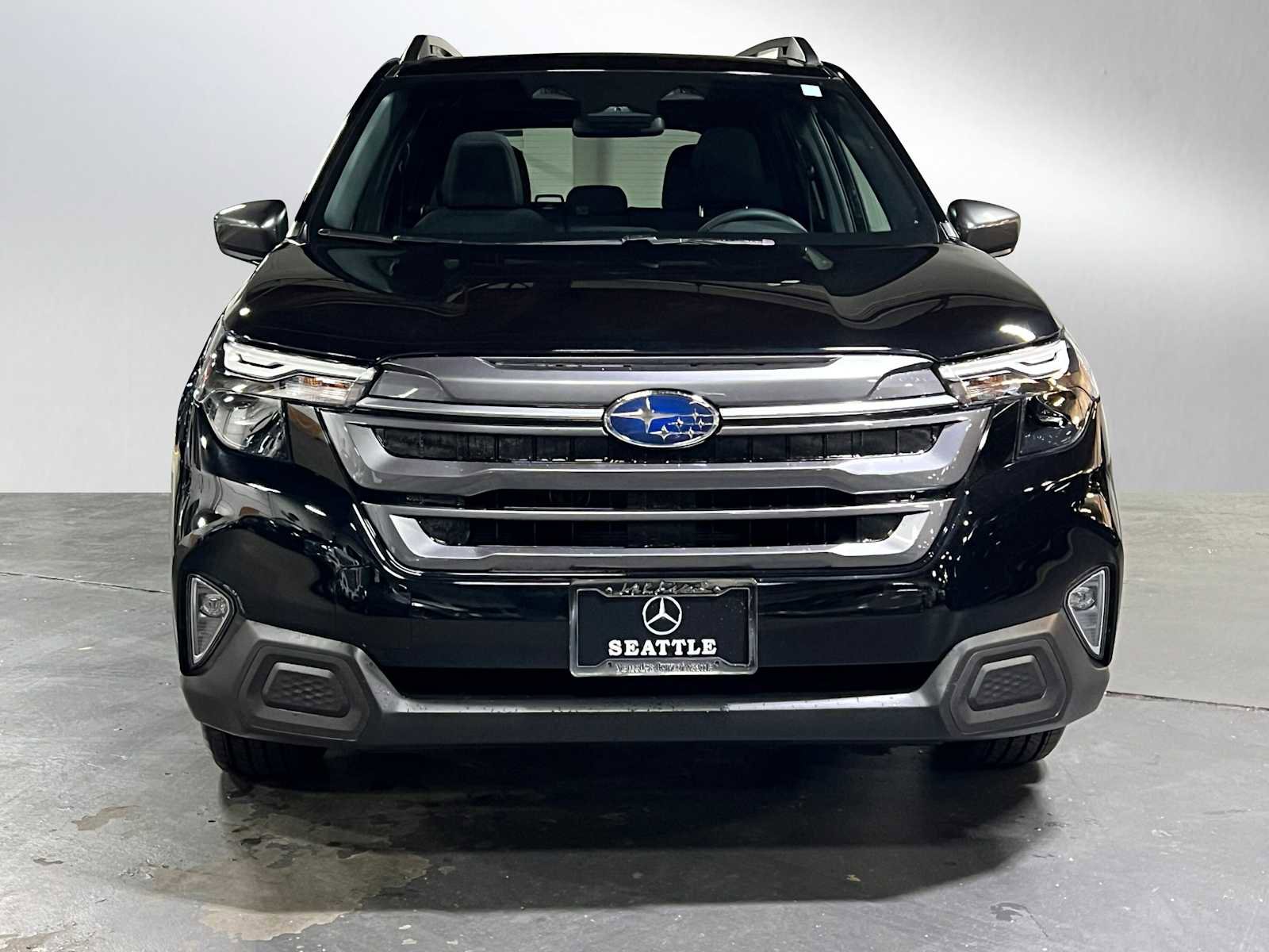 Used 2025 Subaru Forester Premium image 8