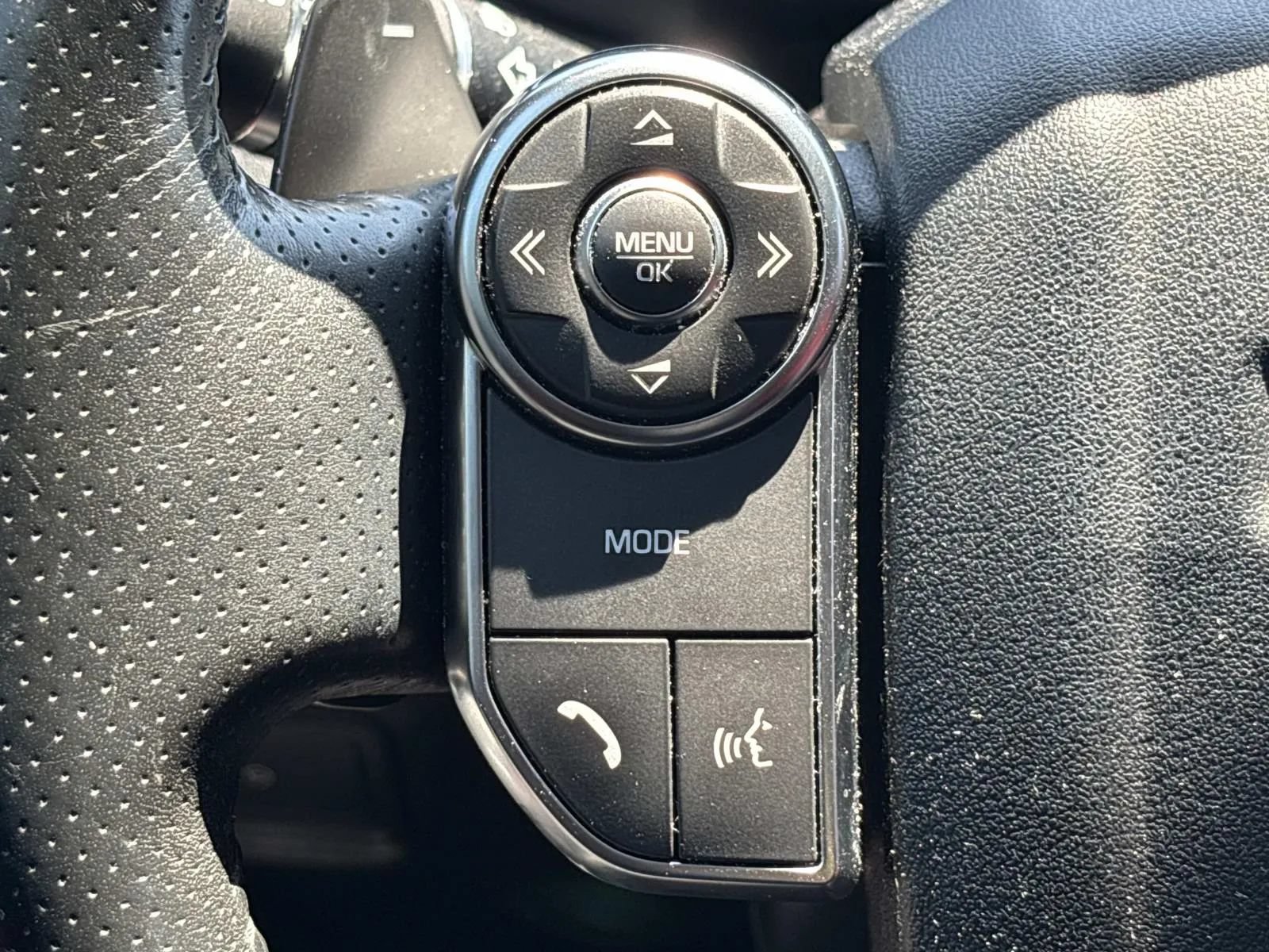 Used 2016 Land Rover Range Rover Sport Supercharged AWD/4WD image 23
