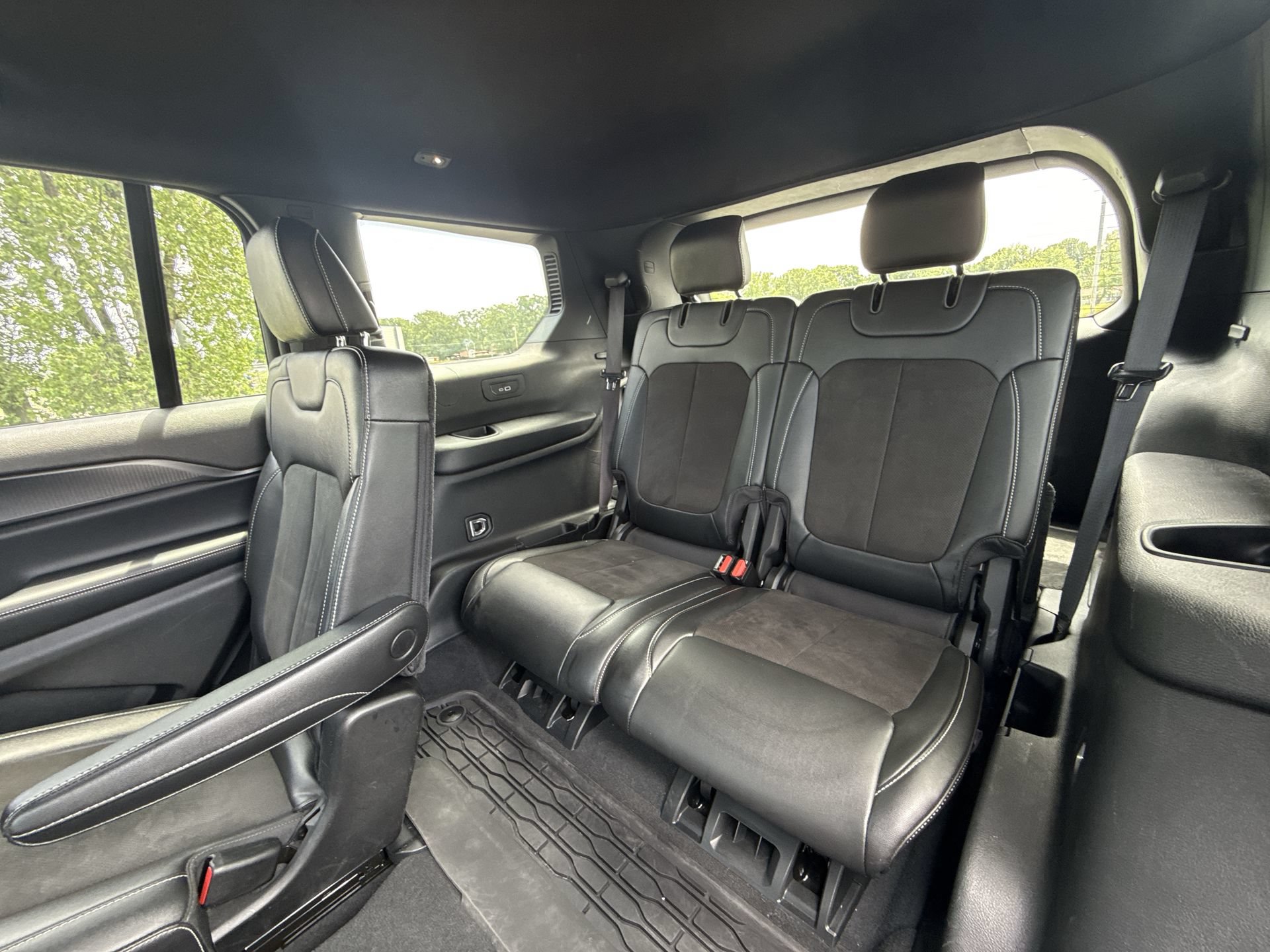Used 2023 Jeep Grand Cherokee L Laredo AWD/4WD image 22