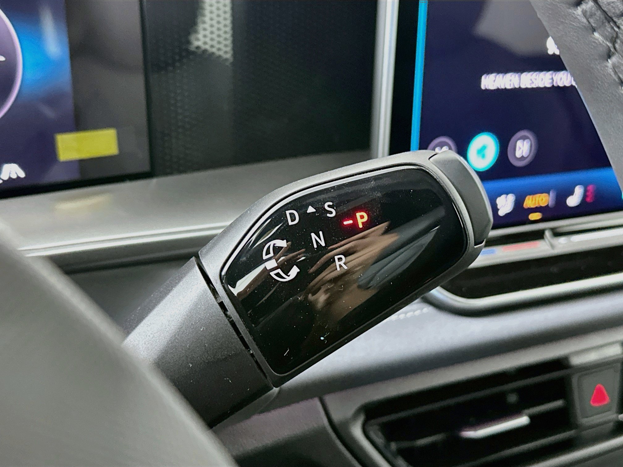 New 2026 Volkswagen Tiguan SE R-Line AWD/4WD image 16