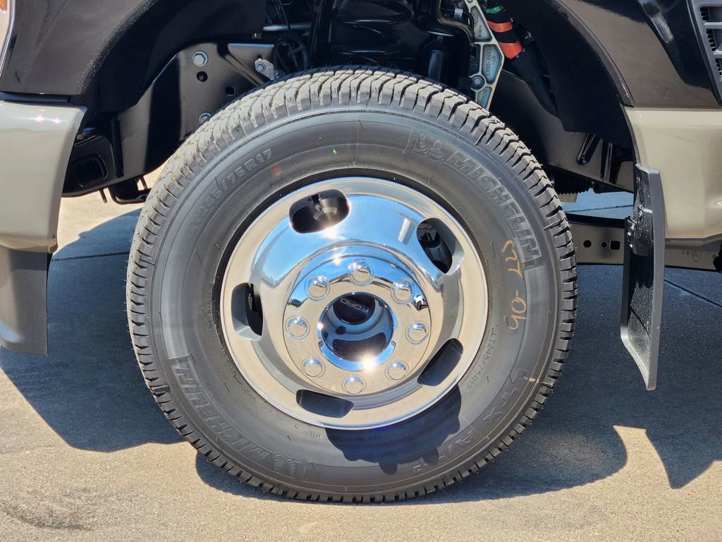 New 2026 Ford F350 4x4 Crew Cab DRW Super Duty image 8