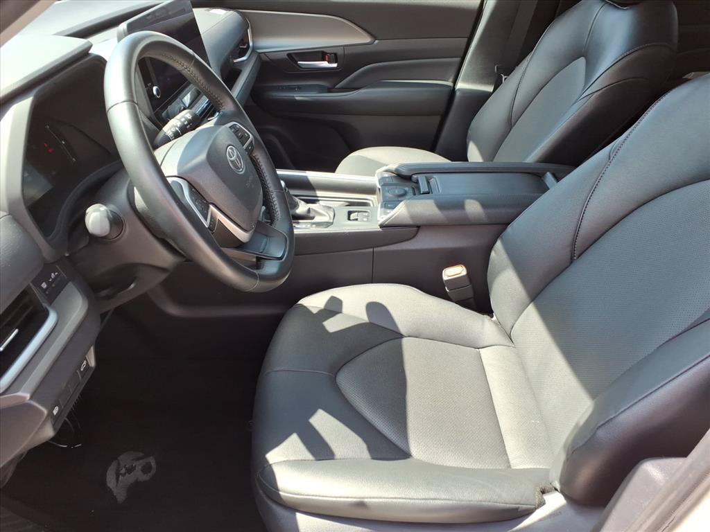 Certified 2025 Toyota Grand Highlander AWD image 12