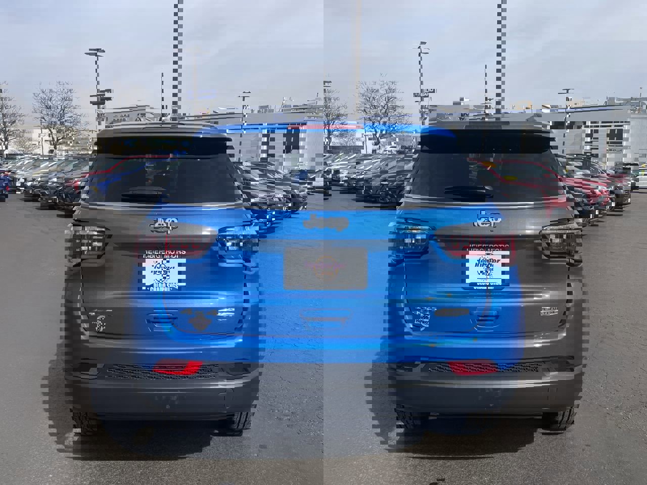 Used 2025 Jeep Compass Latitude AWD/4WD image 6