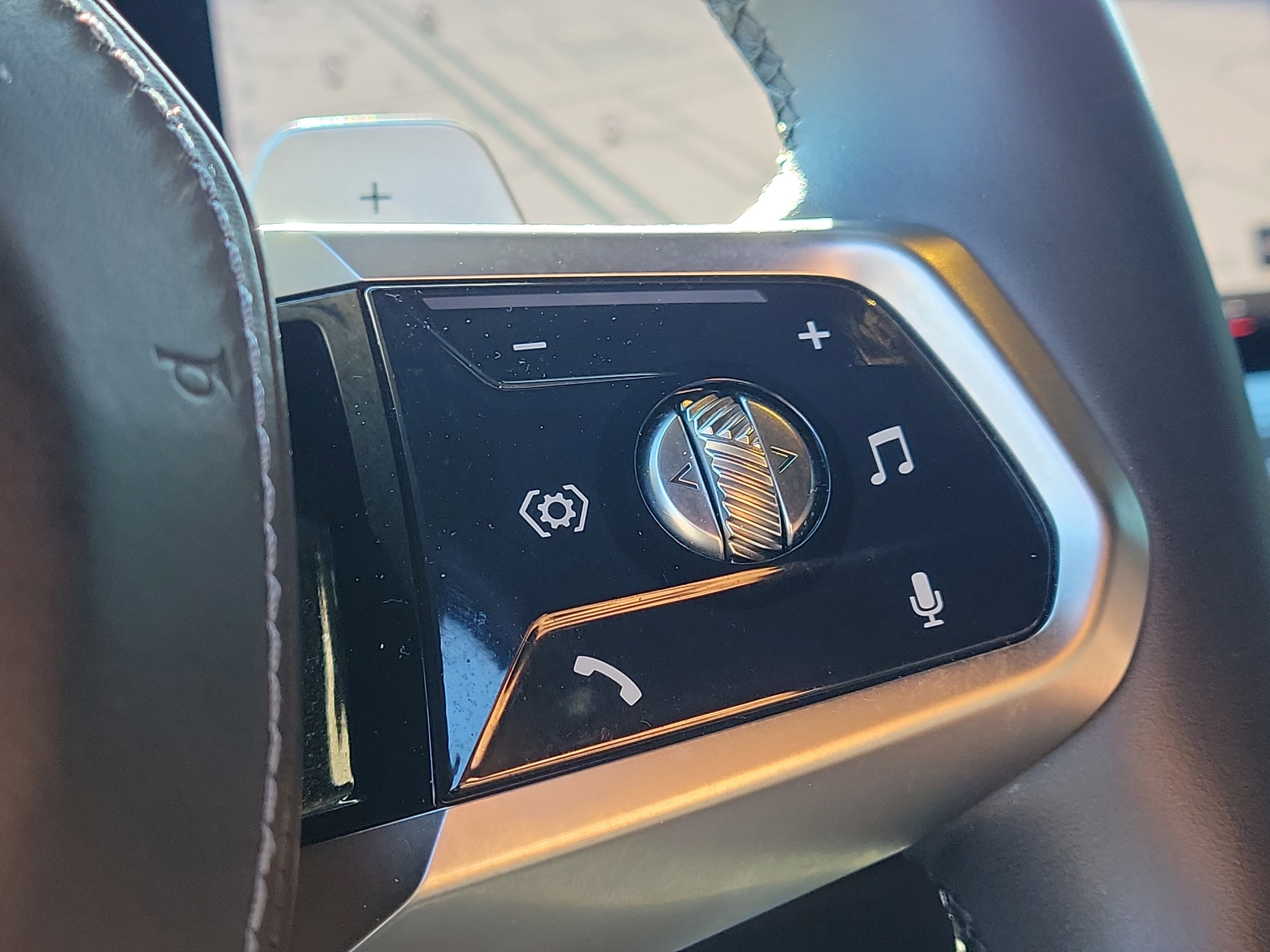 Used 2023 BMW 740i image 29