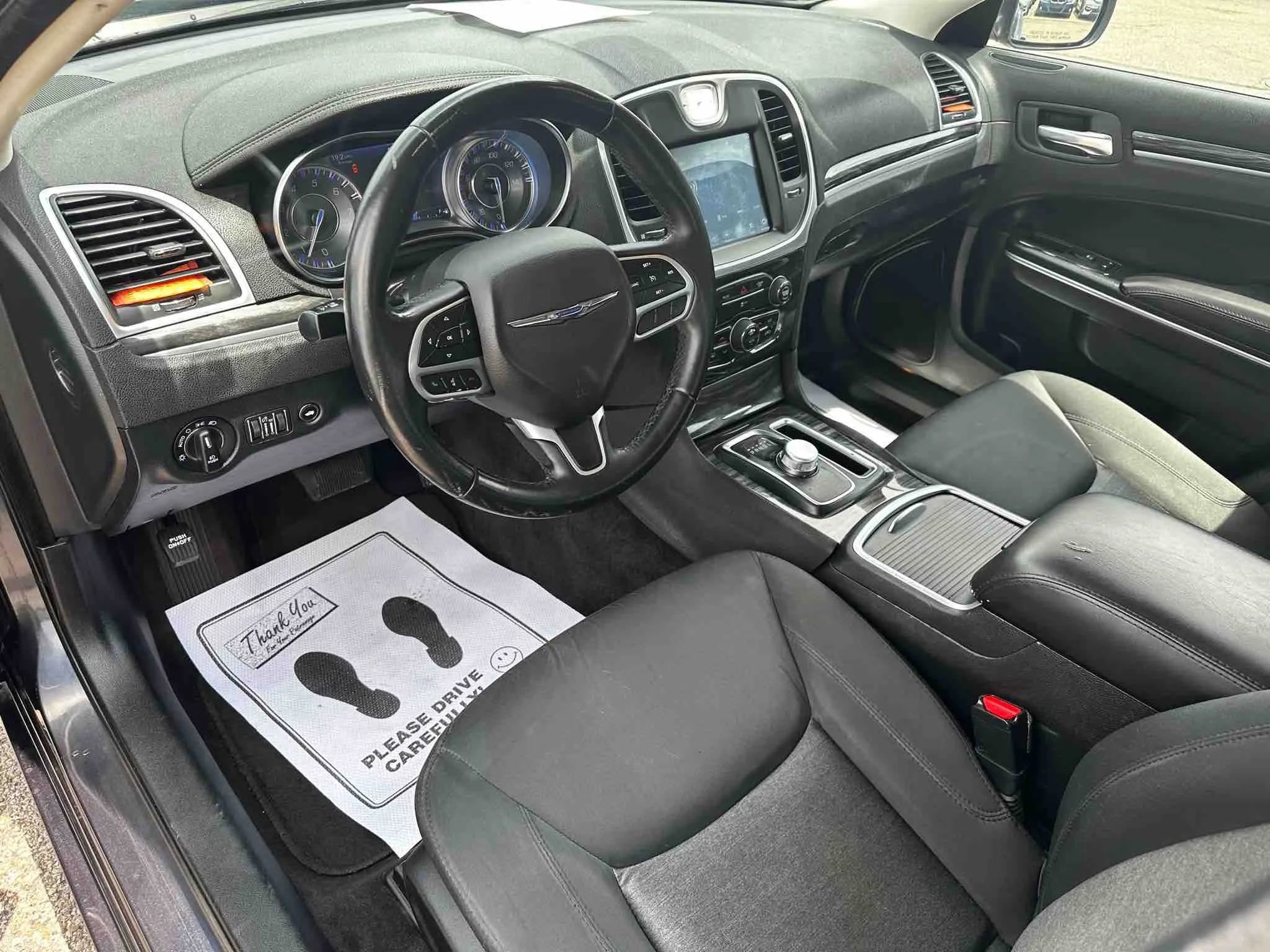 Used 2018 Chrysler 300 Touring w/ Driver Convenience Group image 27