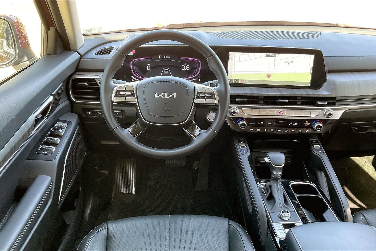 Used 2024 Kia Telluride EX w/ EX Captain's Chair Package image 14