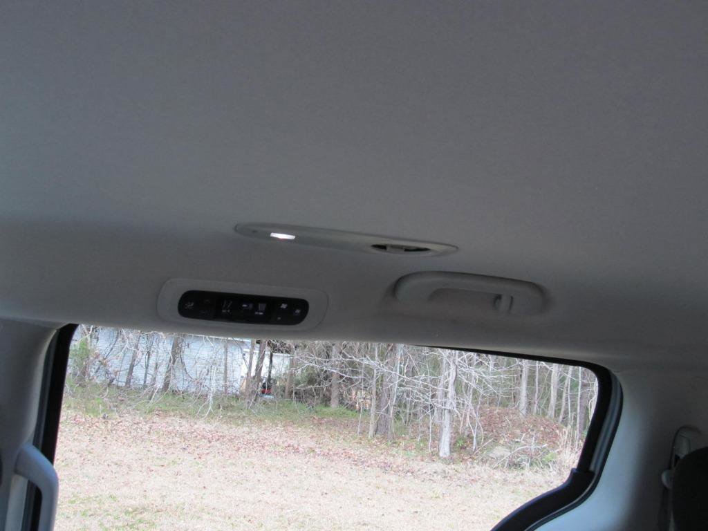 Used 2023 Chrysler Voyager LX image 29