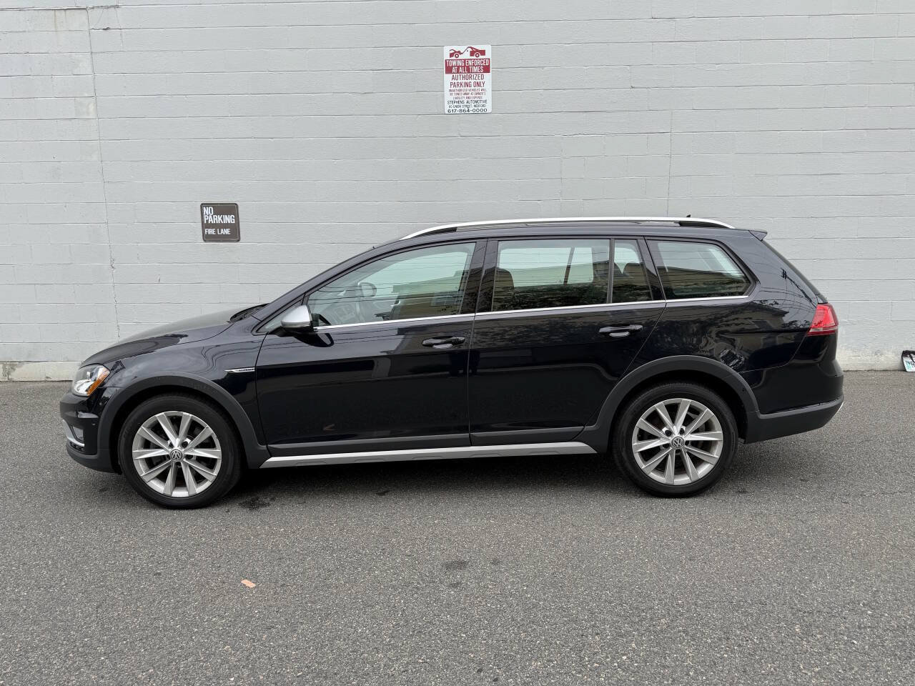 Used 2017 Volkswagen Golf Alltrack SE AWD/4WD image 4
