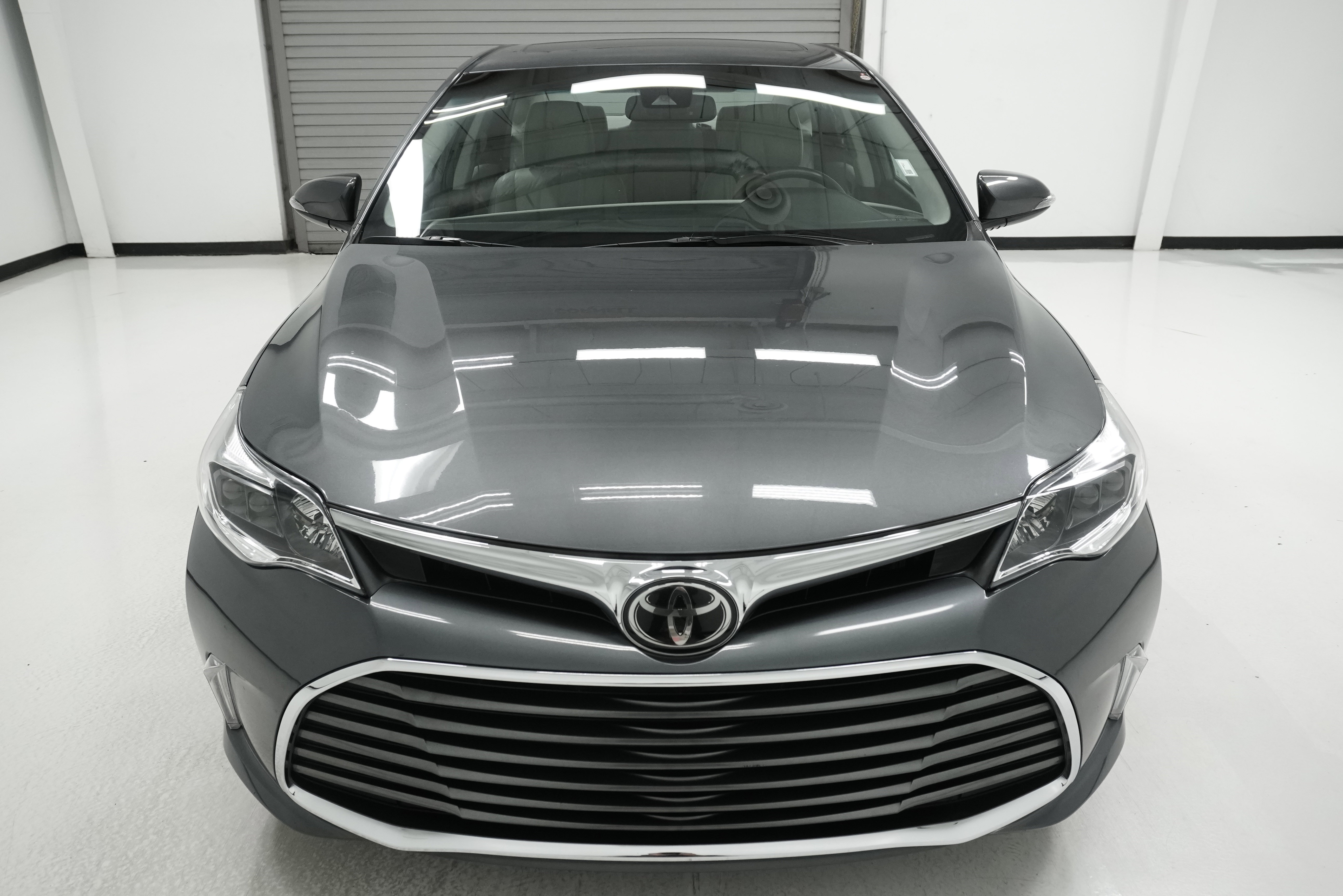 Used 2017 Toyota Avalon XLE image 2