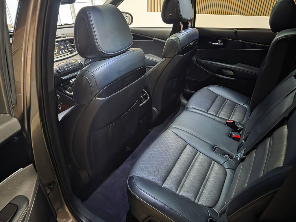 Used 2016 Kia Sorento SX image 16