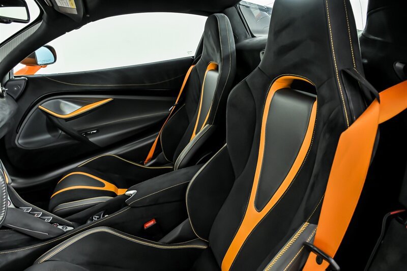 Used 2022 McLaren 720S Spider RWD image 18