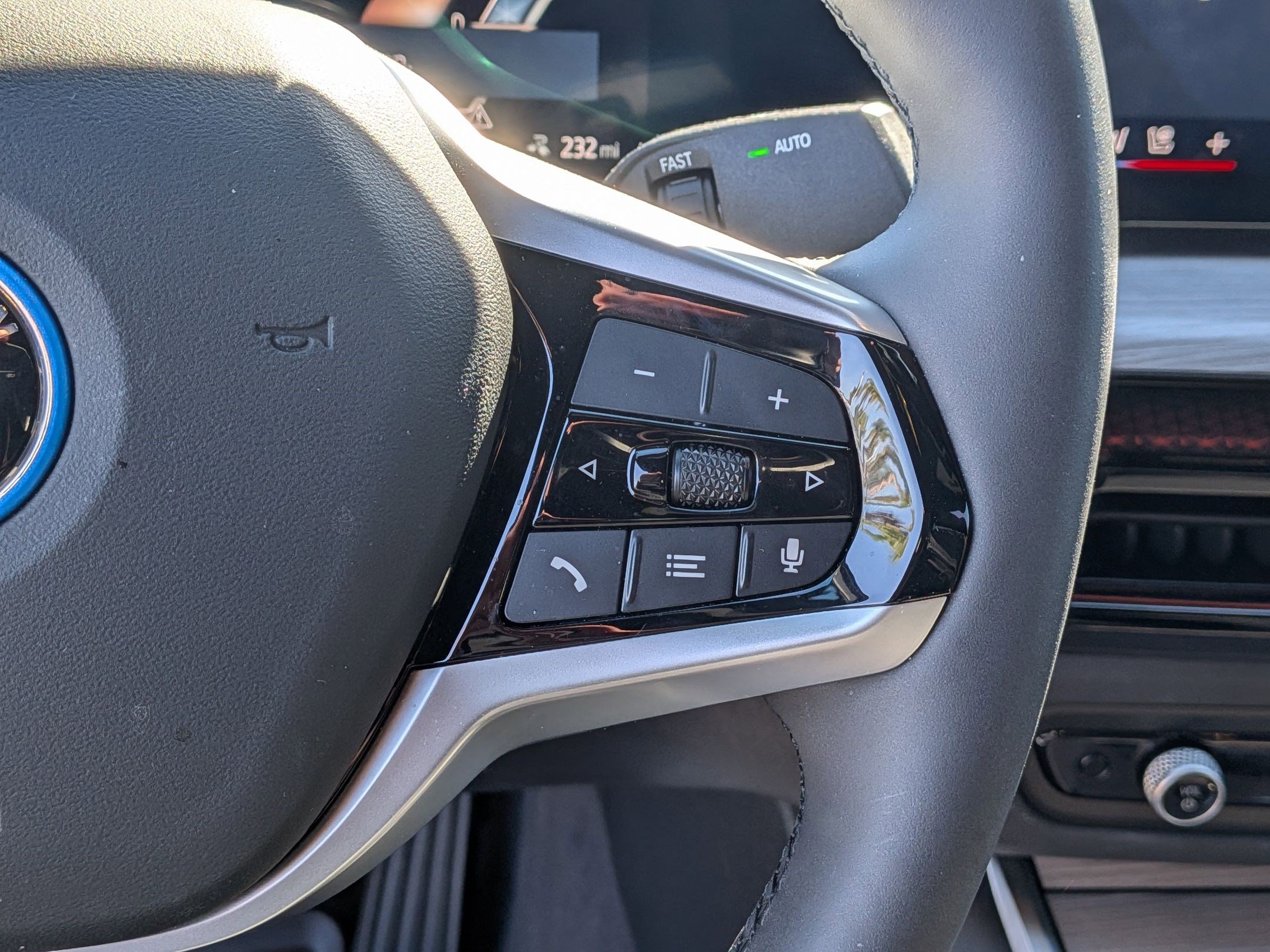 Used 2025 BMW i4 eDrive40 w/ Parking Assistance Package image 18