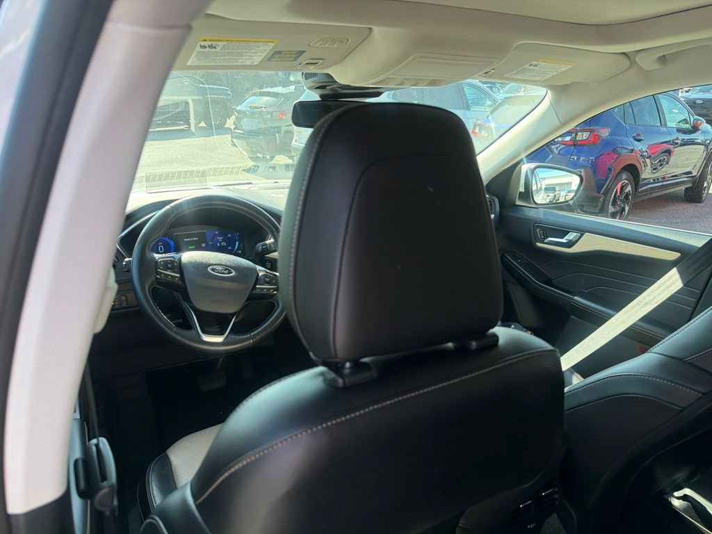 Used 2022 Ford Escape Titanium w/ Titanium Elite Package AWD/4WD image 11