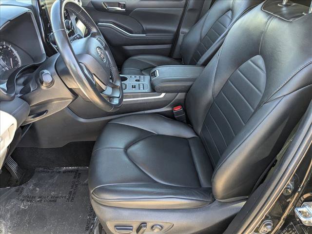 Used 2024 Toyota Highlander XLE image 16