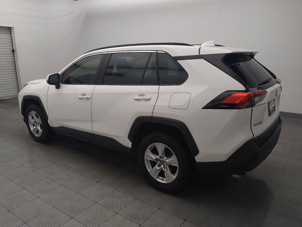 Used 2019 Toyota RAV4 XLE w/ Convenience Package image 3
