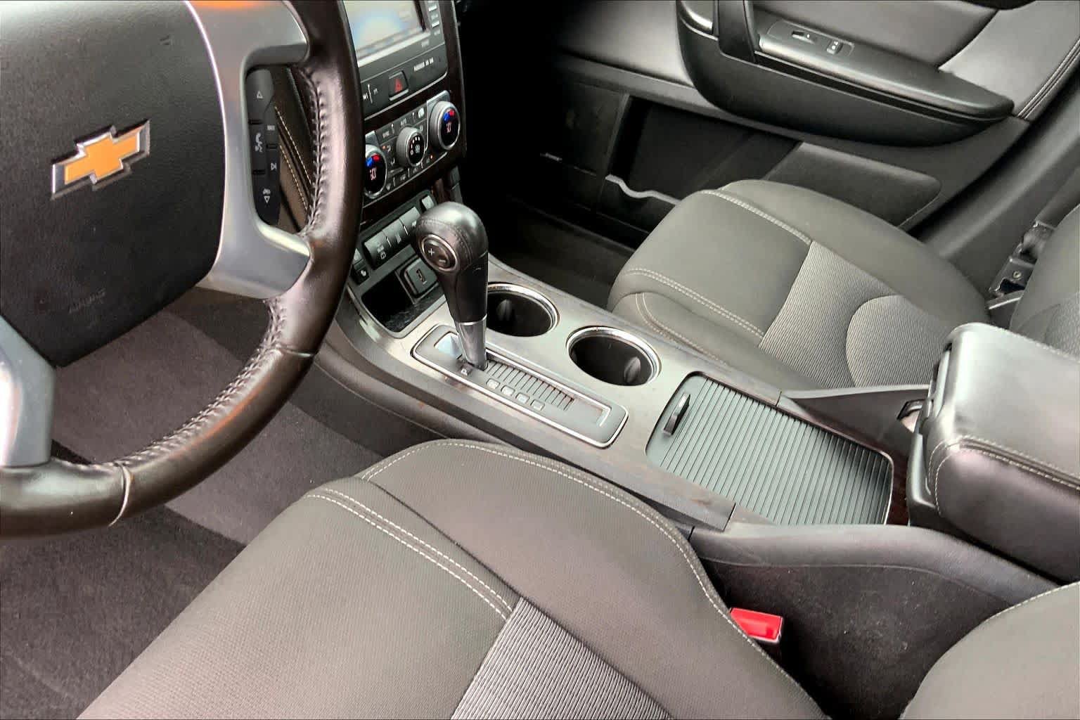 Used 2016 Chevrolet Traverse LT w/ Traveler's Package FWD image 16