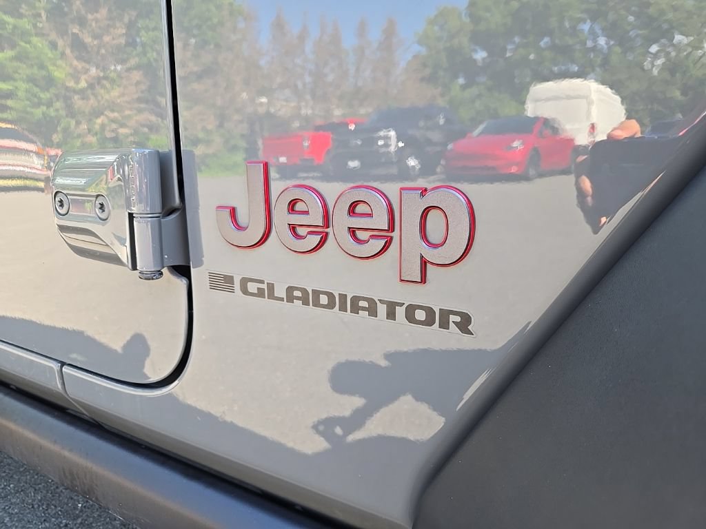 Used 2023 Jeep Gladiator Rubicon w/ Cold Weather Group AWD/4WD image 10