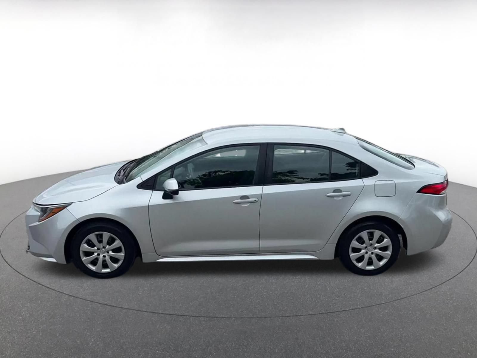 Used 2025 Toyota Corolla LE FWD image 8