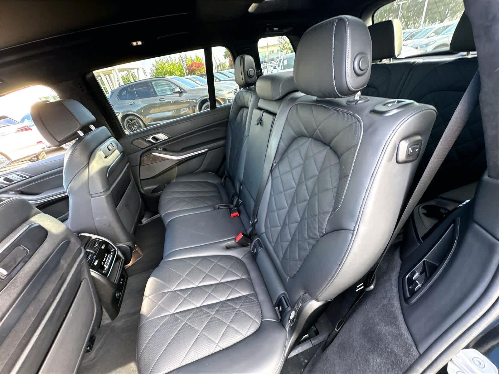 Used 2024 BMW X7 xDrive40i w/ M Sport Package AWD/4WD image 23