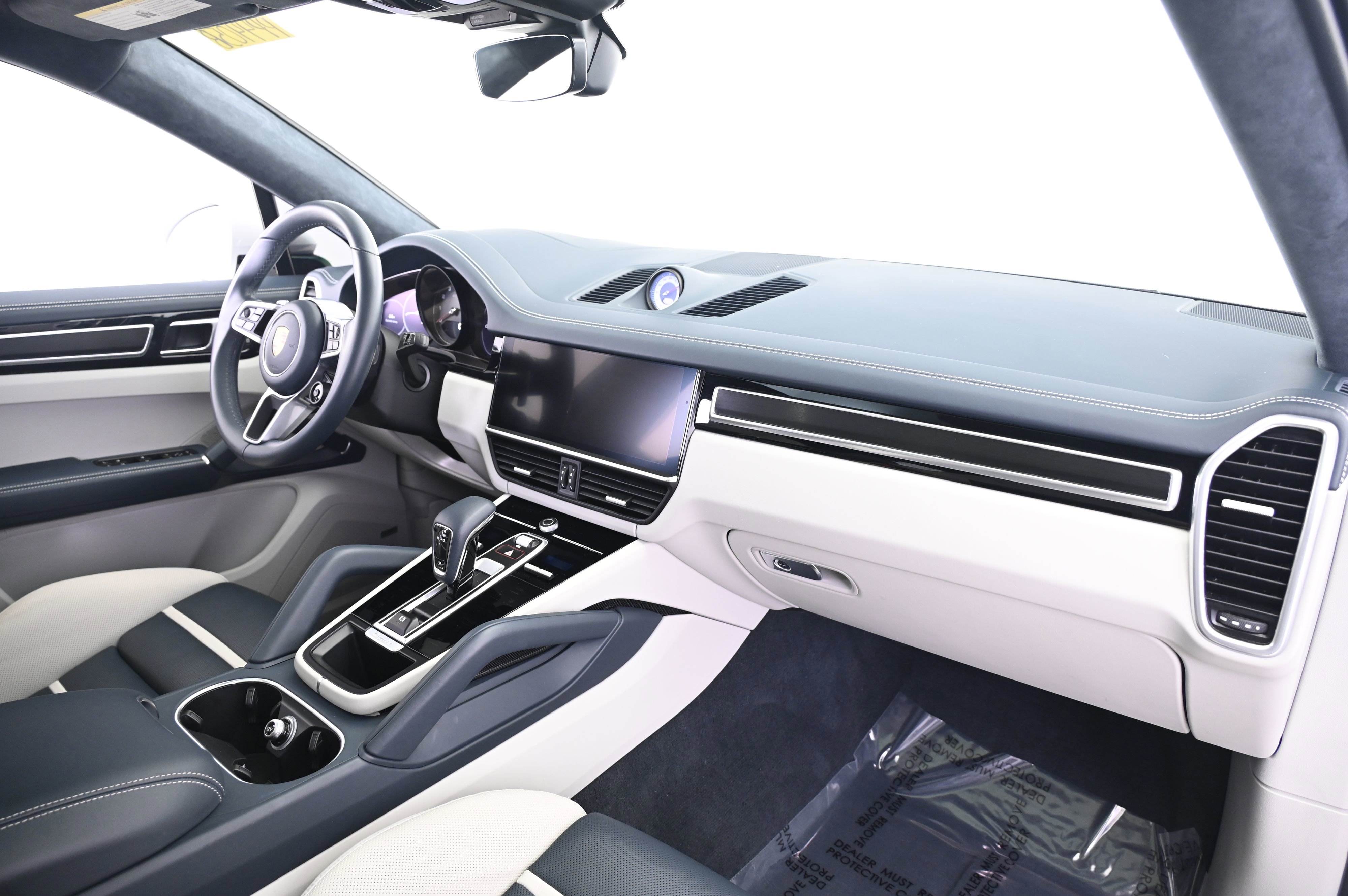 Used 2022 Porsche Cayenne GTS image 22