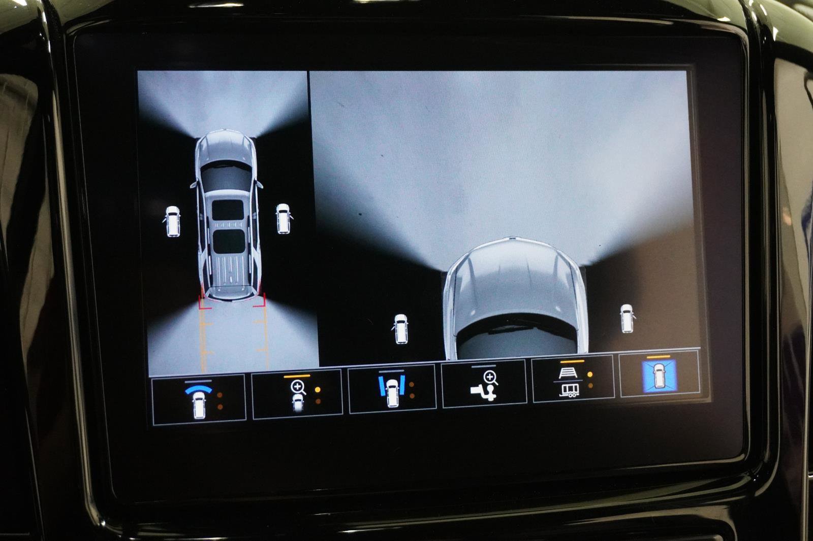 Used 2023 Chevrolet Traverse RS image 32