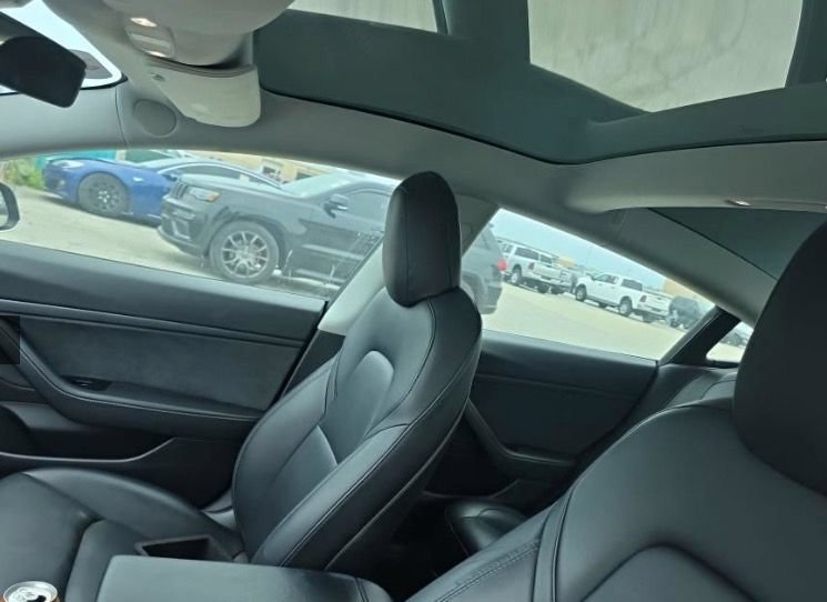 Used 2020 Tesla Model 3 Standard Range RWD image 3