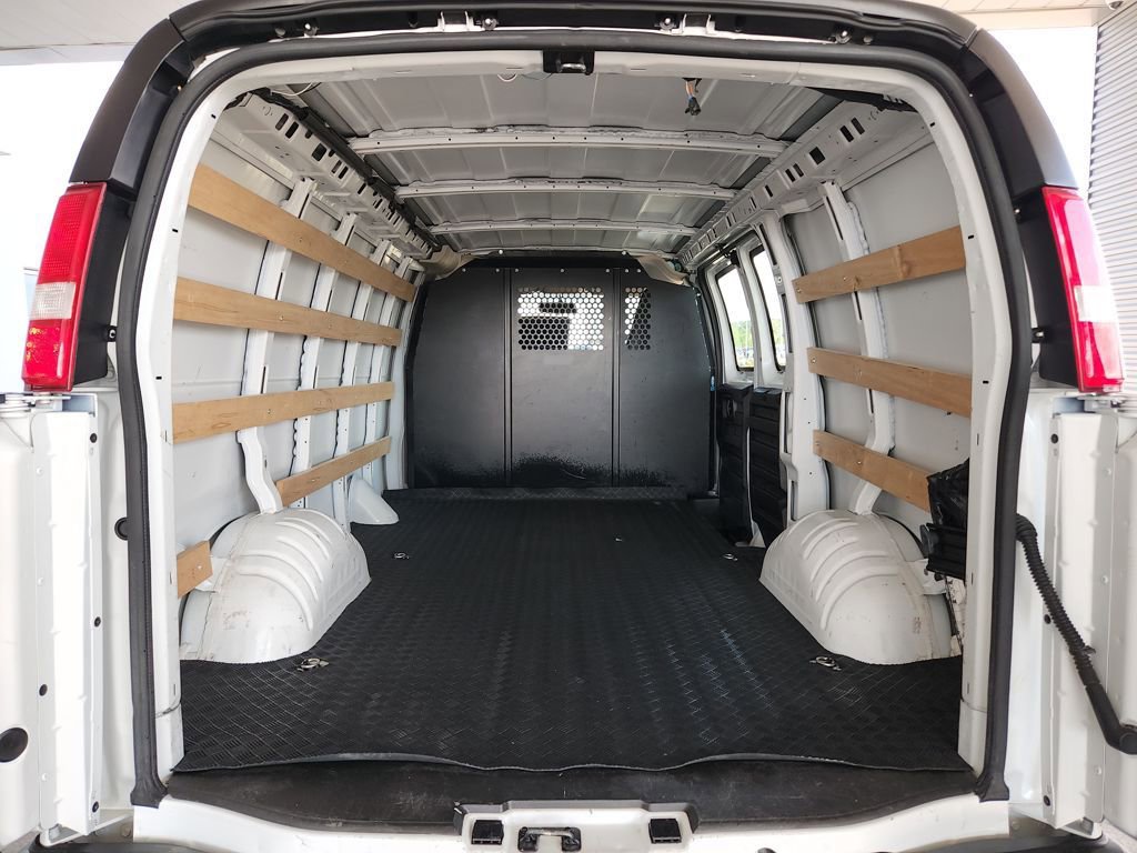 Used 2024 GMC Savana 2500 w/ Driver Convenience Package image 13